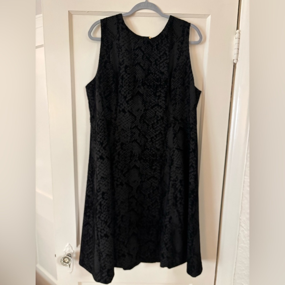 Calvin Klein Plus Size Sheath Dress | Black Textured Snakeskin Print | 18W - Picture 4 of 6